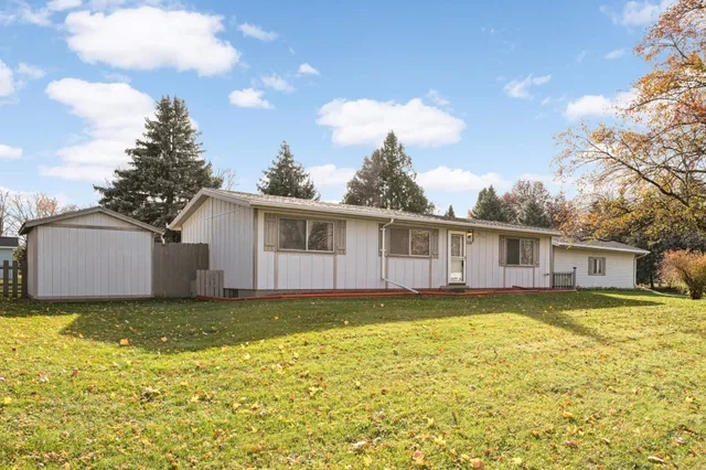 $350,000 | 1538 12th Avenue West, Shakopee, MN 55379