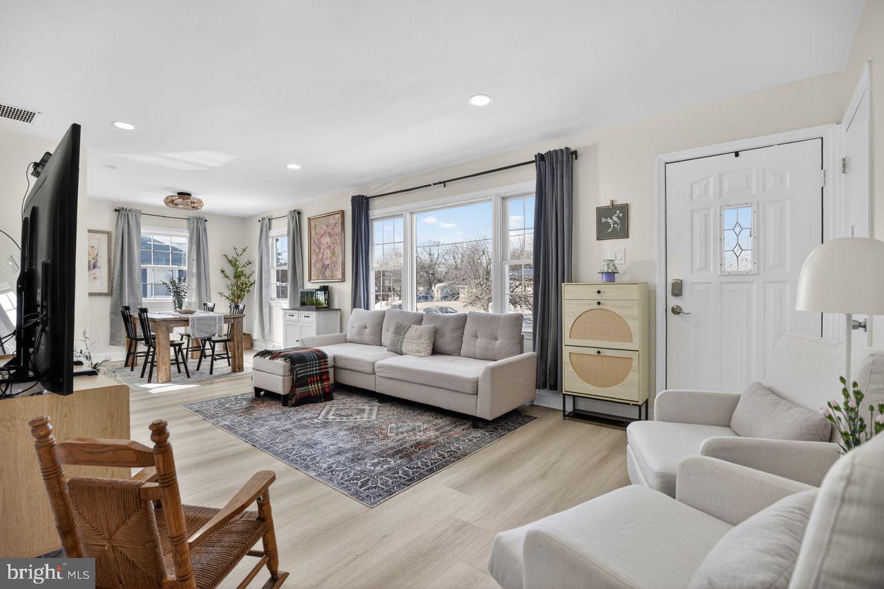 10 Elinor Avenue Stratford, NJ 08084 - Photo 3 of 32