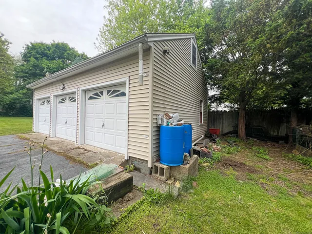 a view of a house with a backyard