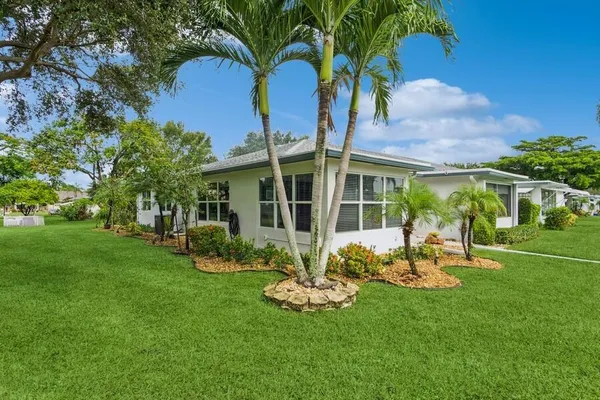 $279,999 | 1230 South Drive Way, Unit A, Delray Beach, FL 33445