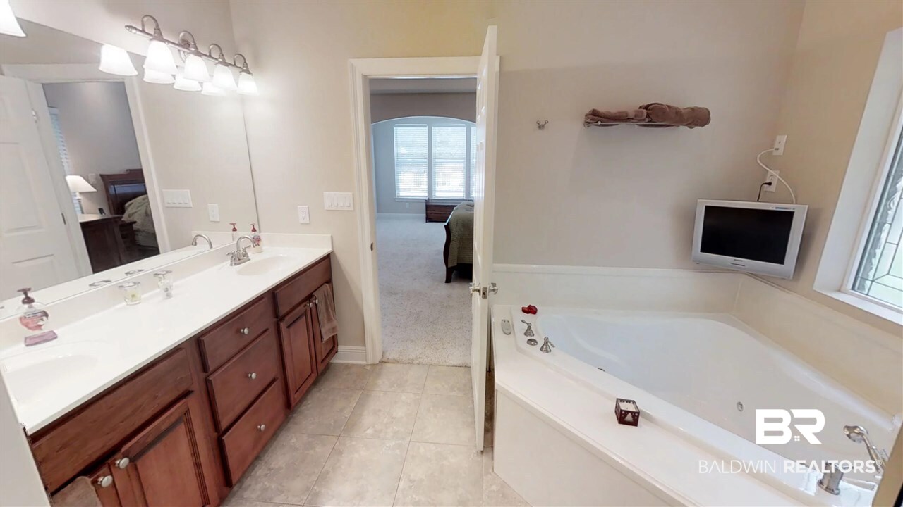 4532 Millhouse Road Gulf Shores, AL 36542 - Photo 19 of 43 Master BA