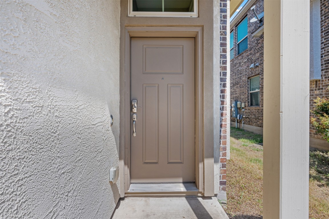 2202 Dillon Pond Lane, Unit B Pflugerville, TX 78660 - Photo 2 of 40 a view of a bathroom