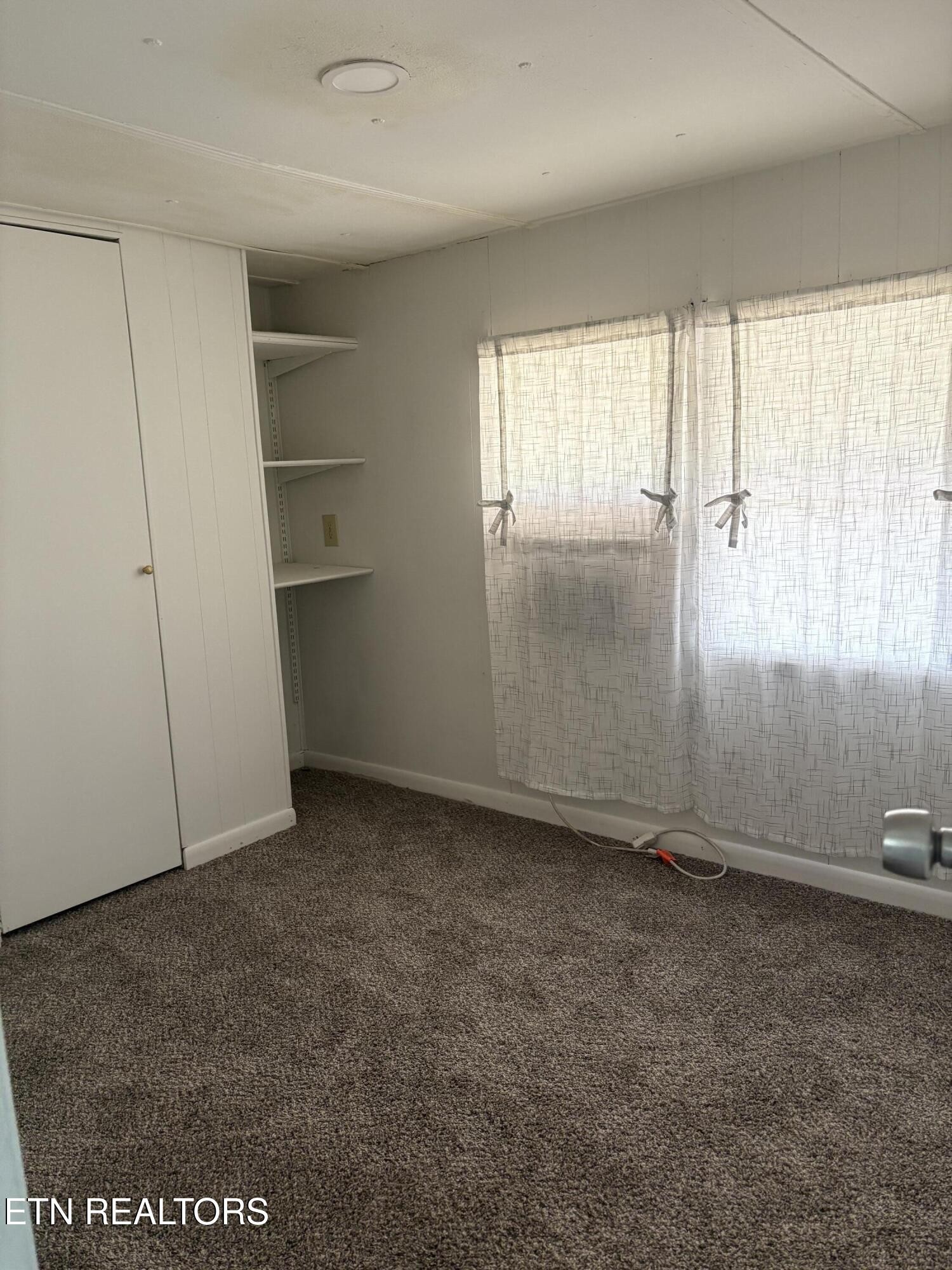 139 Hillview Road Ten Mile, TN 37880 - Photo 9 of 10 an empty room with windows