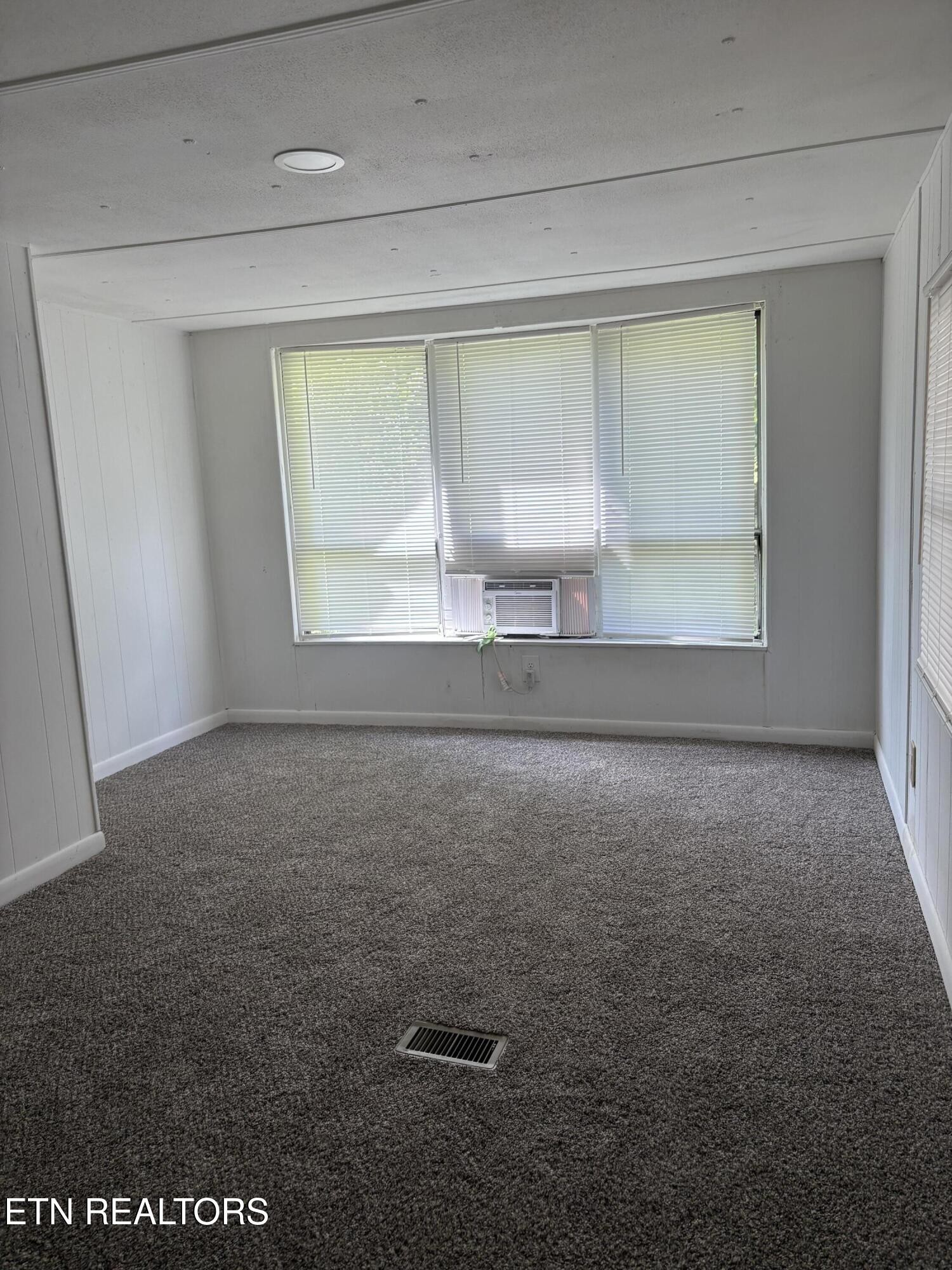 139 Hillview Road Ten Mile, TN 37880 - Photo 10 of 10 a view of room and window