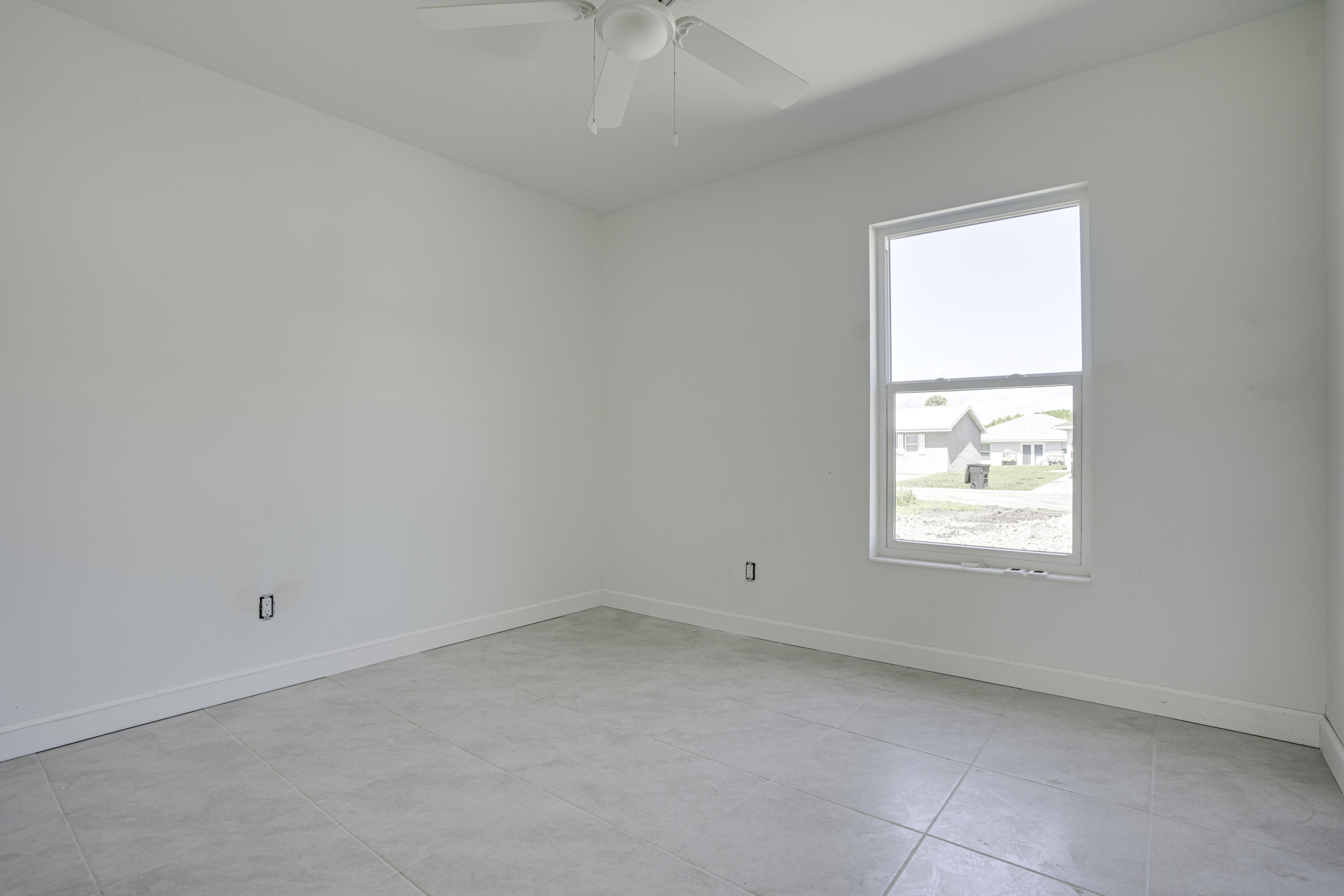 5264 Southeast 43rd Street Okeechobee, FL 34974 - Photo 13 of 16 an empty room with a window