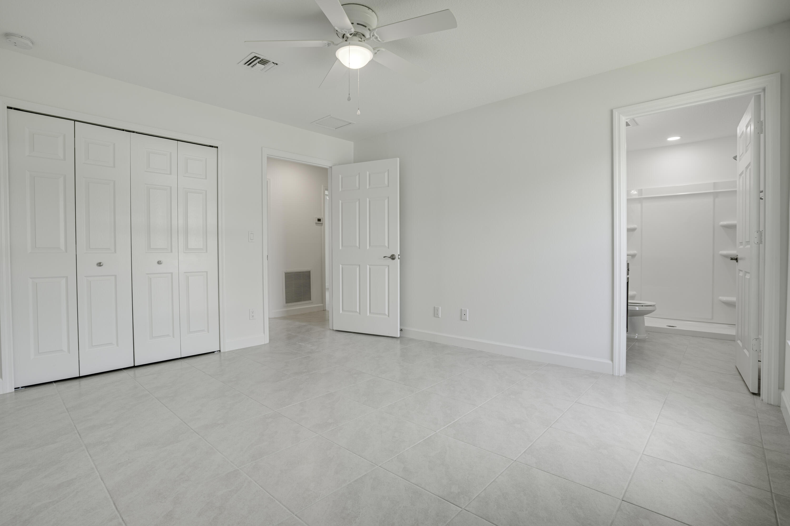 5264 Southeast 43rd Street Okeechobee, FL 34974 - Photo 10 of 16 an empty room with a bathroom