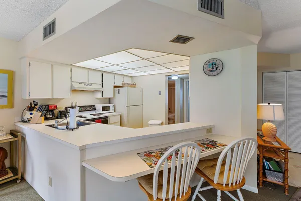 $2,400 | 1605 South Us Highway, Unit D106, Jupiter, FL 33477