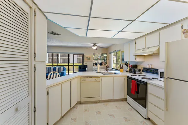 $2,400 | 1605 South Us Highway, Unit D106, Jupiter, FL 33477