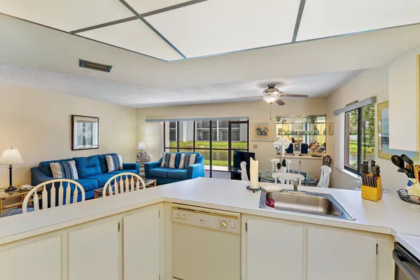 $2,400 | 1605 South Us Highway, Unit D106, Jupiter, FL 33477