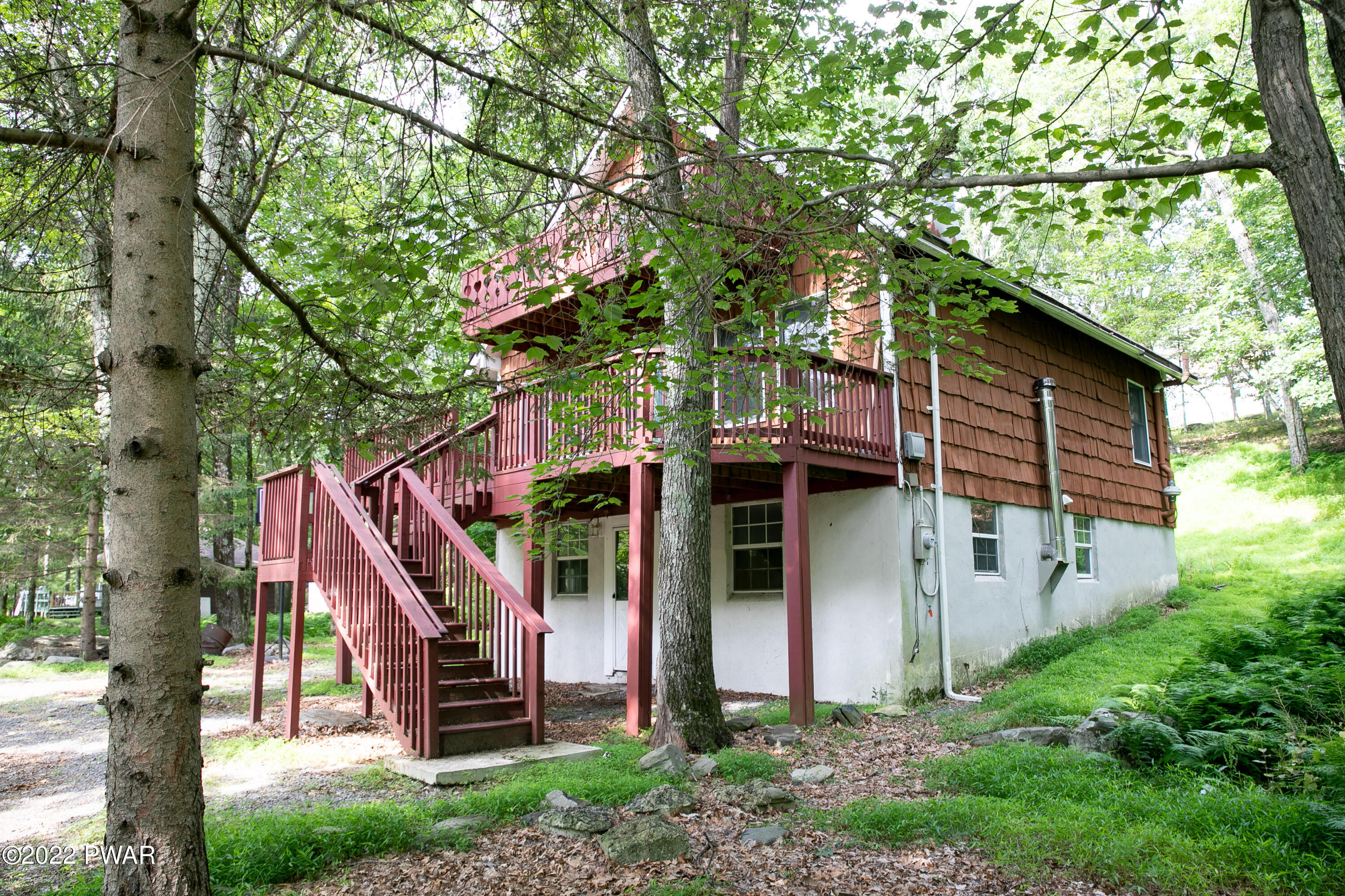 311 Gold Finch Road Bushkill, PA 18324 - Photo 2 of 35 2