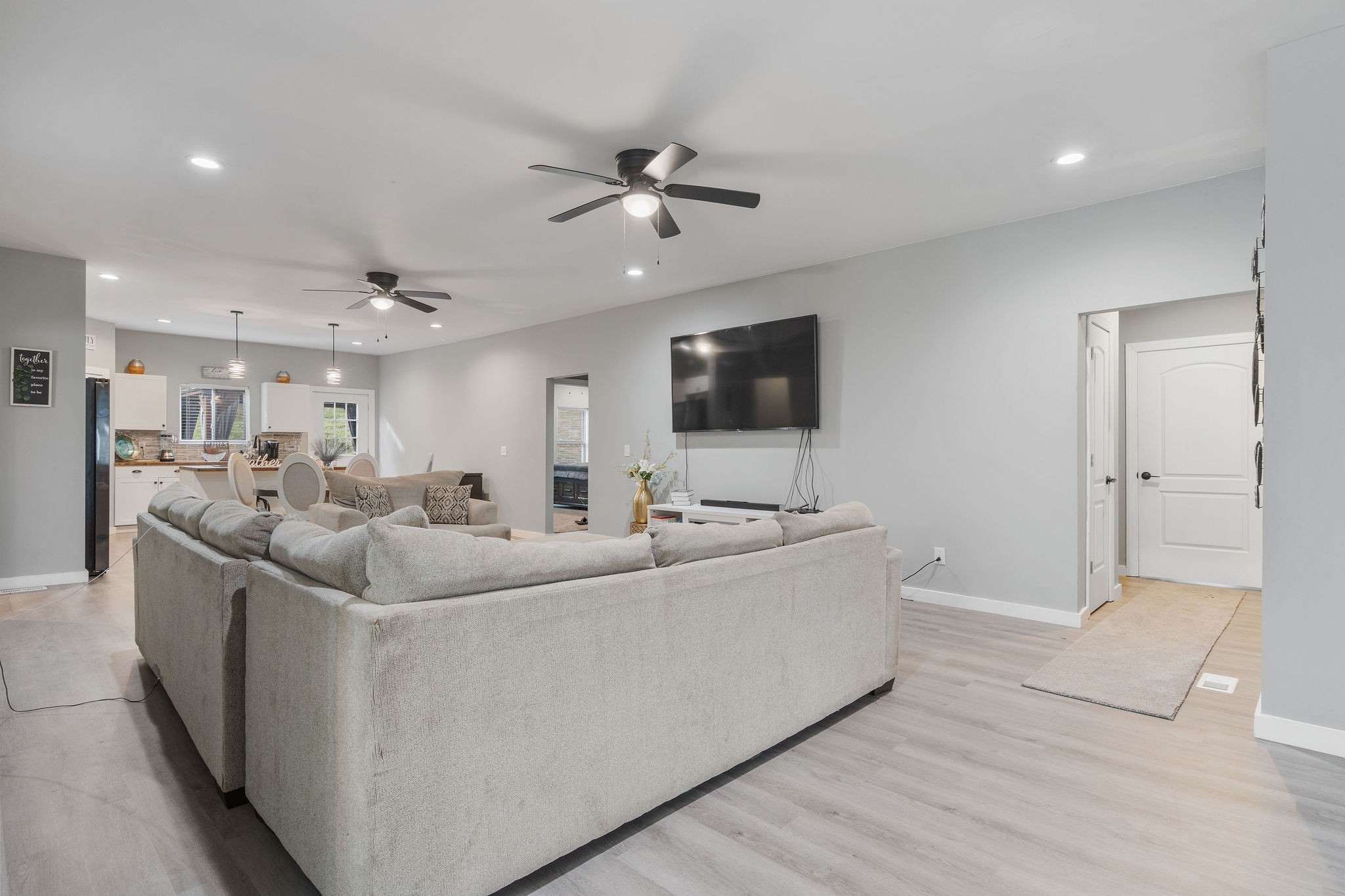 286 Emily Lane Bell Buckle, TN 37020 - Photo 15 of 38 a living room with furniture and a flat screen tv