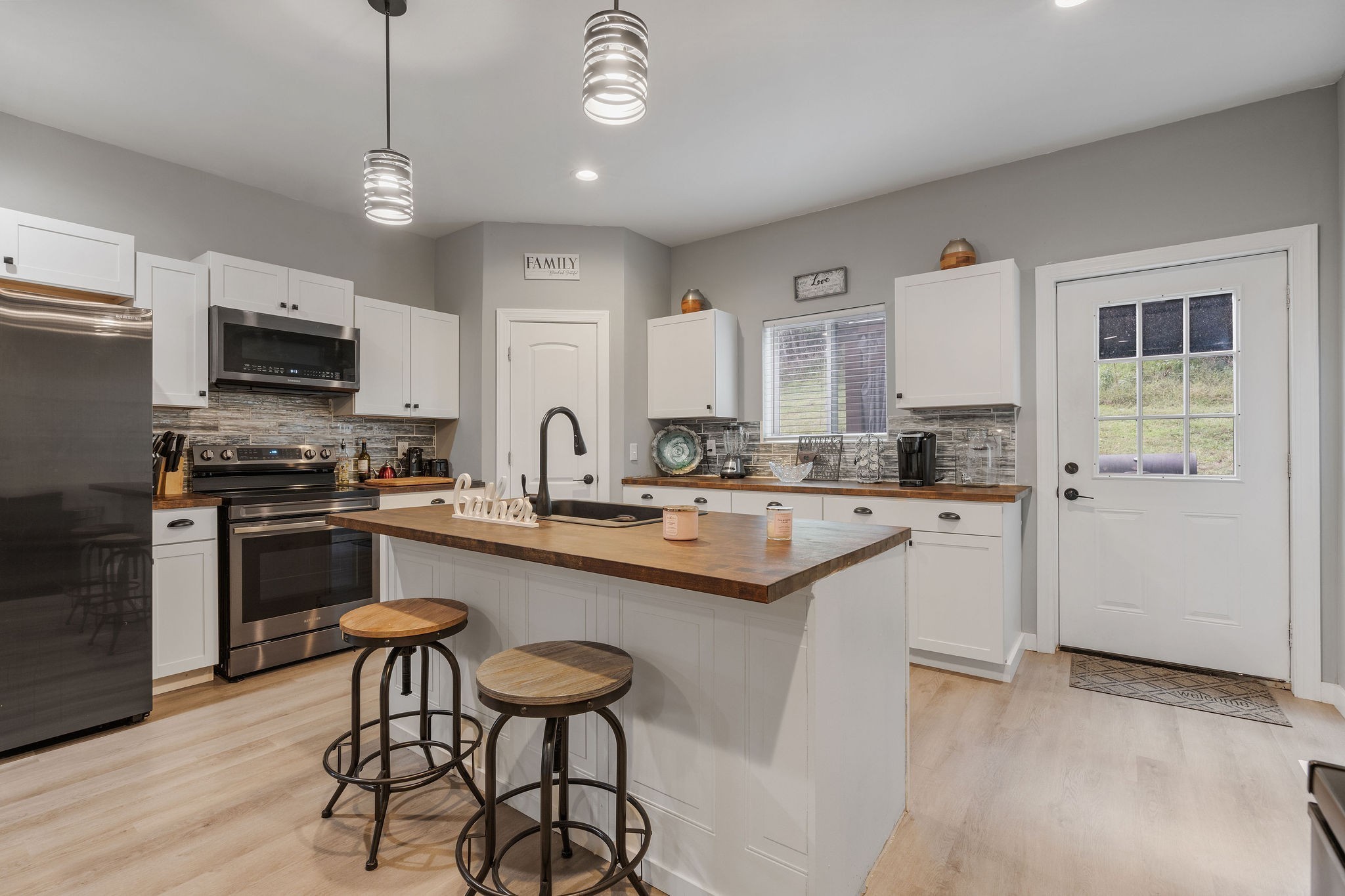 286 Emily Lane Bell Buckle, TN 37020 - Photo 19 of 38 a kitchen with kitchen island granite countertop a sink cabinets and stainless steel appliances
