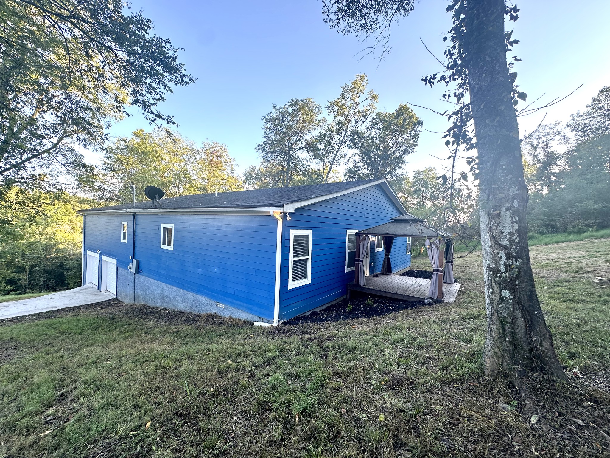 286 Emily Lane Bell Buckle, TN 37020 - Photo 4 of 38 a view of a house with a yard