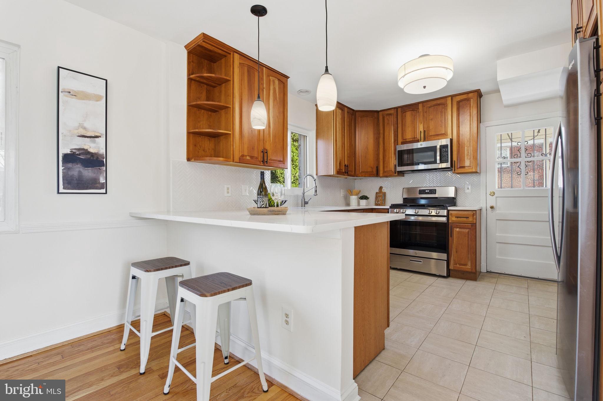 11527 Grandview Avenue Silver Spring, MD 20902 - Photo 6 of 36