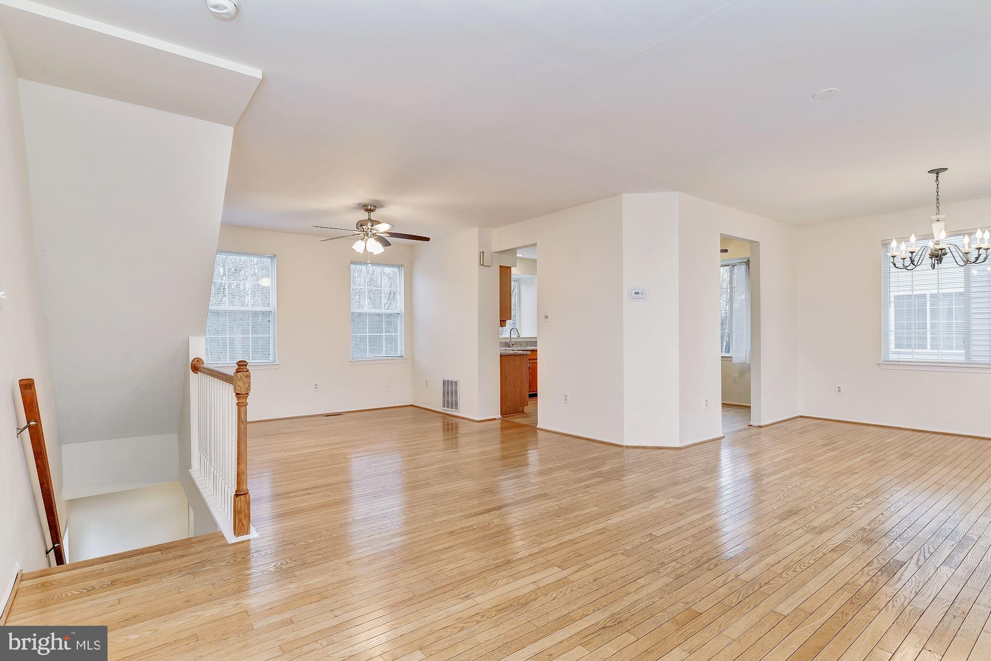 103 Mariners Point Drive Baltimore, MD 21220 - Photo 3 of 30 Living Room