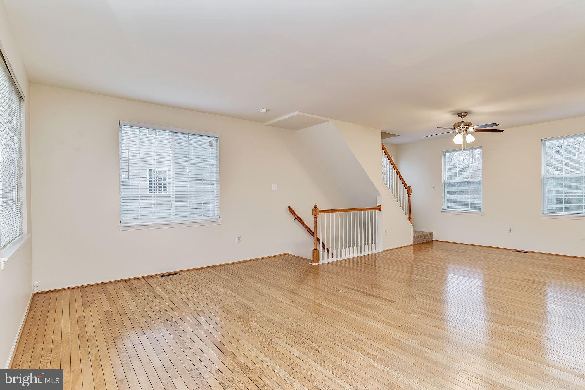 103 Mariners Point Drive Baltimore, MD 21220 - Photo 5 of 30 Living Room