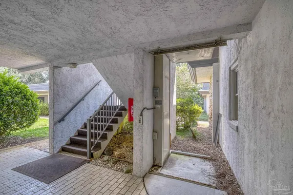 $300,000 | 333 South 61st Avenue, Unit 6, Pensacola, FL 32506