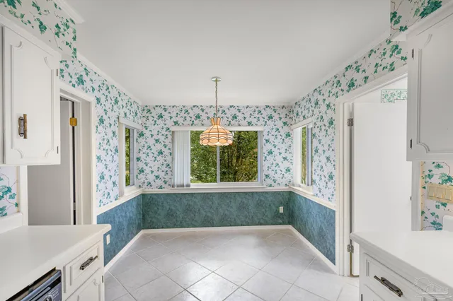 a en suite bathroom with a double vanity sink and a mirror