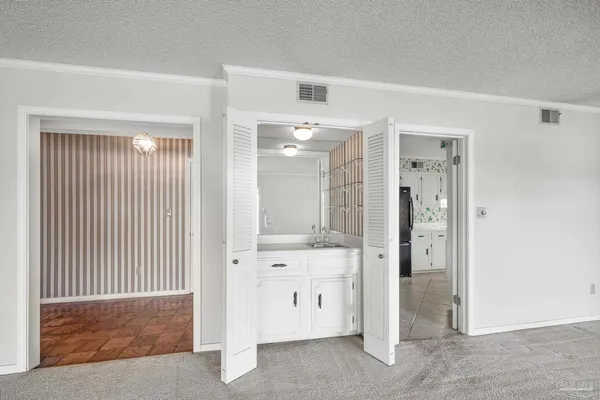 $300,000 | 333 South 61st Avenue, Unit 6, Pensacola, FL 32506