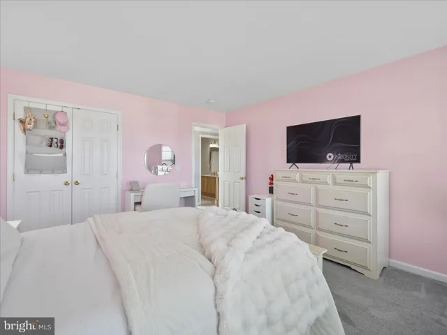 $525,000 | 837 Triumphant Way, Falling Waters, WV 25419