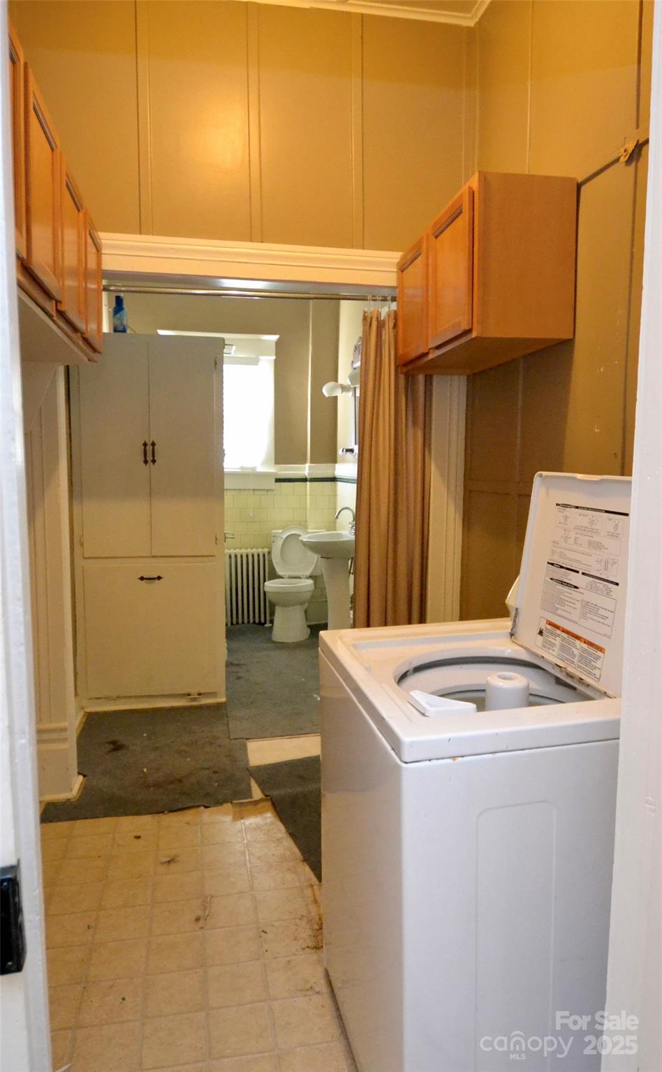 512 2nd Street Spencer, NC 28159 - Photo 28 of 33 a utility room with dryer and washer