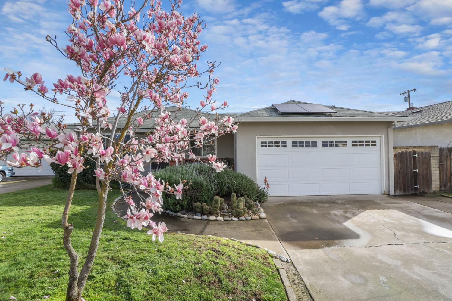 32 South Corinth Avenue Lodi, CA 95242 - Photo 2 of 48