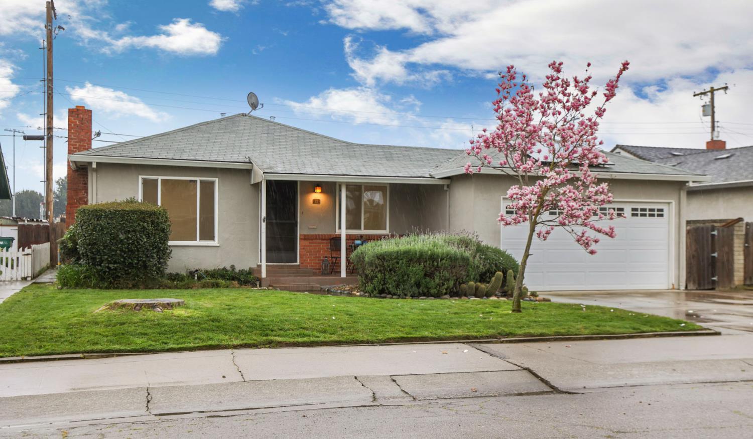 32 South Corinth Avenue Lodi, CA 95242 - Photo 4 of 48