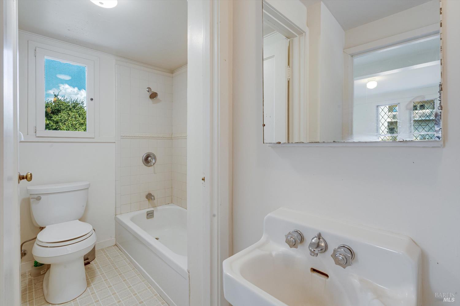 3200 Castle Road Sonoma, CA 95476 - Photo 22 of 42 Upstairs Full Bathroom