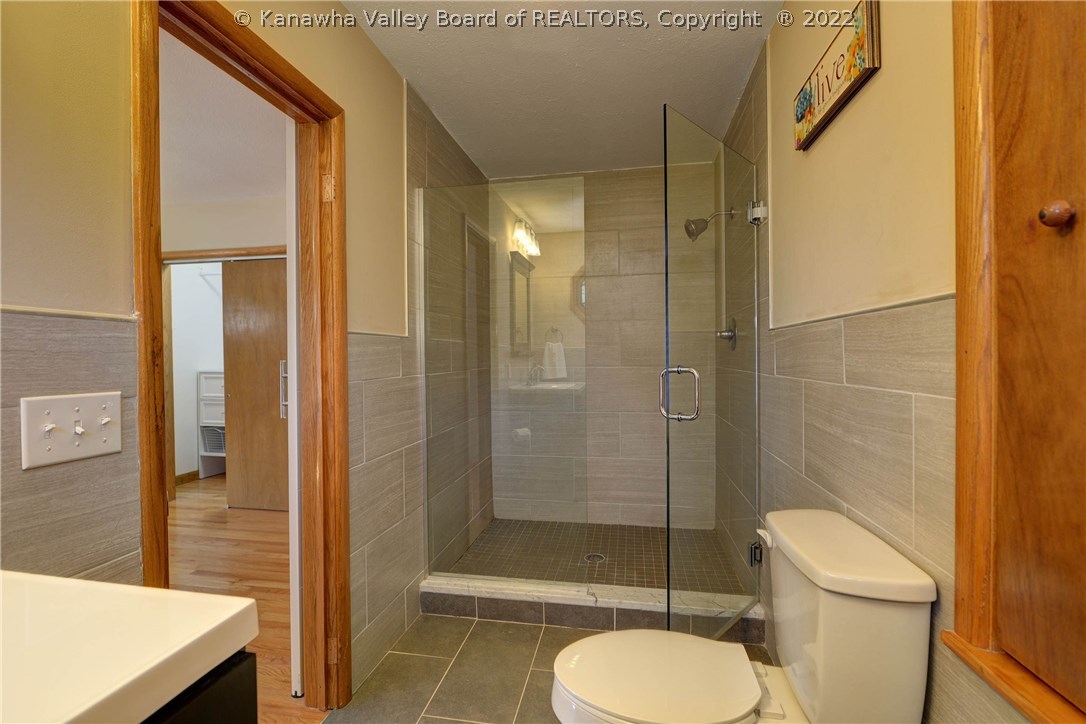 1031 Mount Vernon Road Hurricane, WV 25526 - Photo 13 of 29 MASTER SUITE 2 BATH