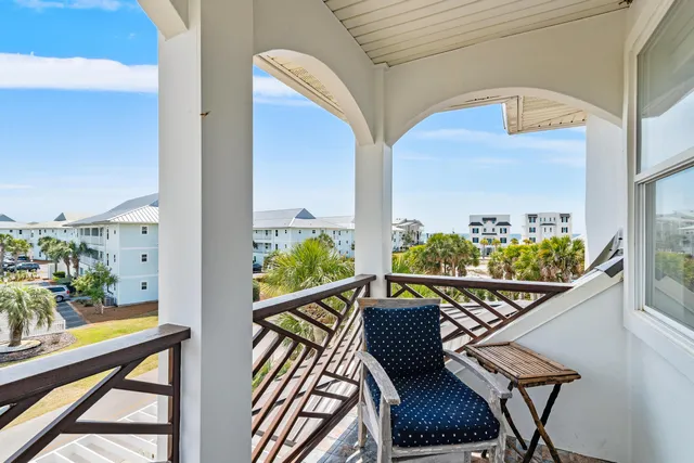 a view of houses with sky view