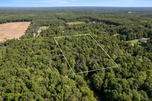 $64,900 | 2 East 98th Street, Howard City, MI 49329