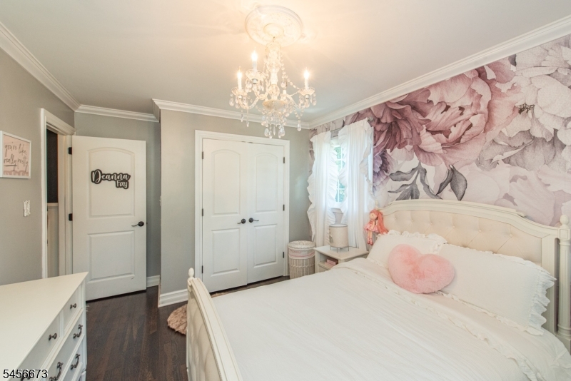 11 Martha Road Roseland, NJ 07068 - Photo 19 of 47 Gallery Image 19