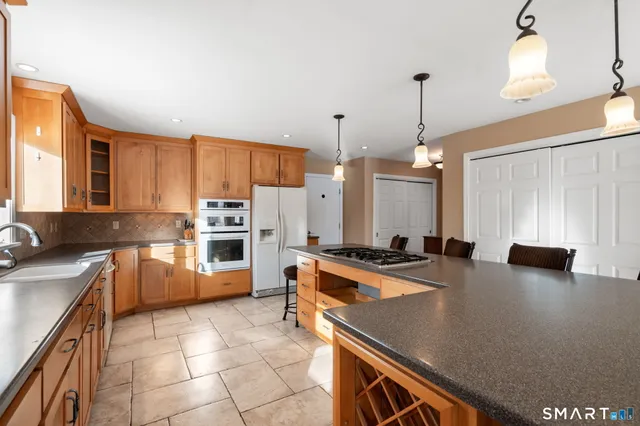 $779,900 | 485 Mountain Road, Suffield, CT 06078