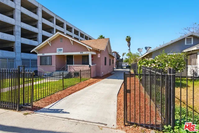 a view of a car in front of a house