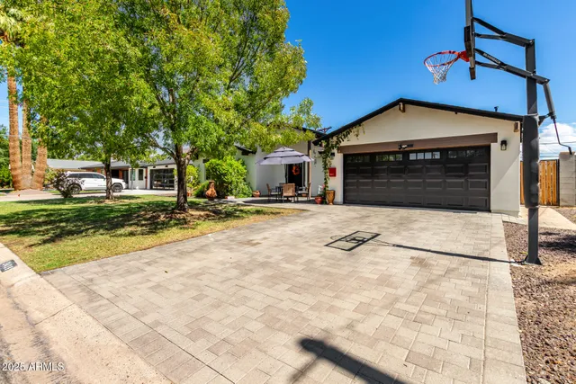 a view of a house with garage
