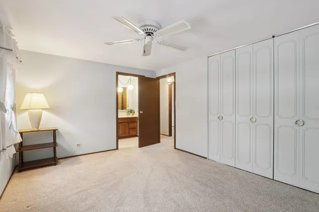 $384,900 | 21 Cumberland Drive, Schaumburg, IL 60193