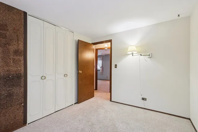 $384,900 | 21 Cumberland Drive, Schaumburg, IL 60193