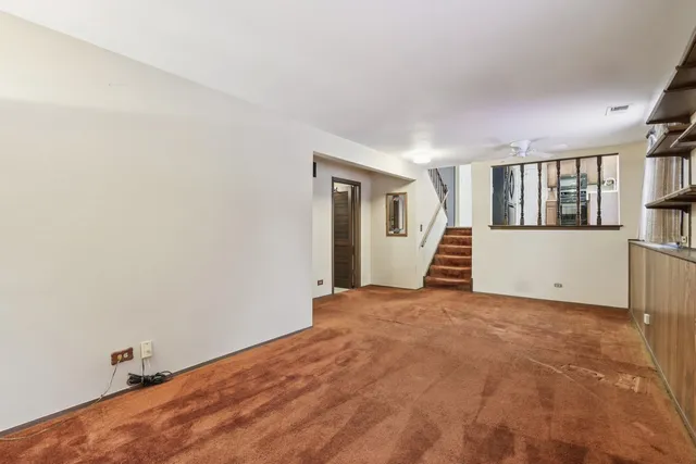 $384,900 | 21 Cumberland Drive, Schaumburg, IL 60193