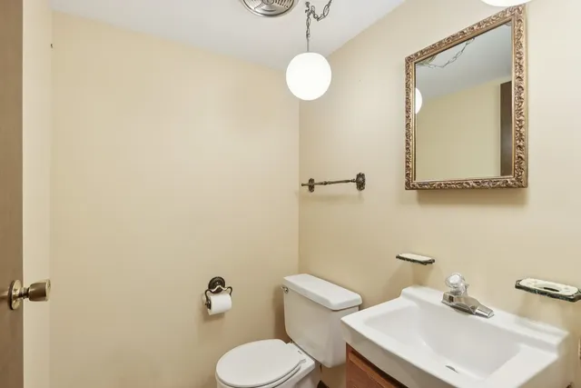 $384,900 | 21 Cumberland Drive, Schaumburg, IL 60193