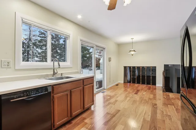 $384,900 | 21 Cumberland Drive, Schaumburg, IL 60193