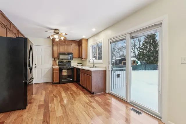 $384,900 | 21 Cumberland Drive, Schaumburg, IL 60193