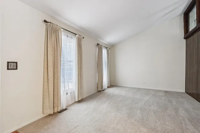 $384,900 | 21 Cumberland Drive, Schaumburg, IL 60193