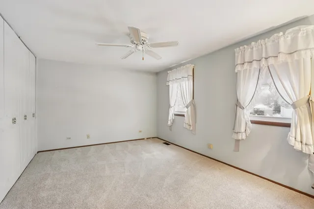 $384,900 | 21 Cumberland Drive, Schaumburg, IL 60193