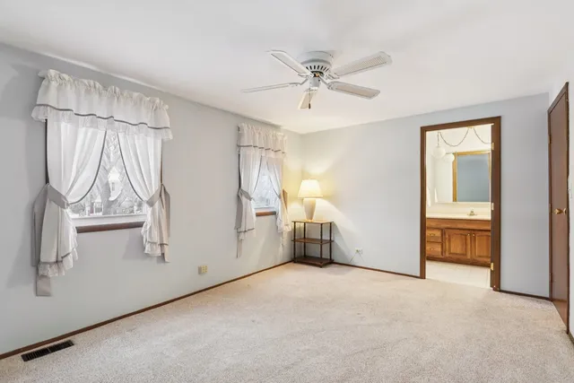 $384,900 | 21 Cumberland Drive, Schaumburg, IL 60193