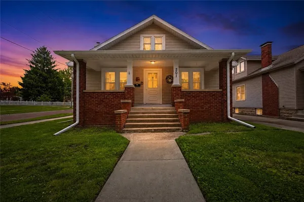 $179,900 | 201 West Lawrence Avenue, Effingham, IL 62401