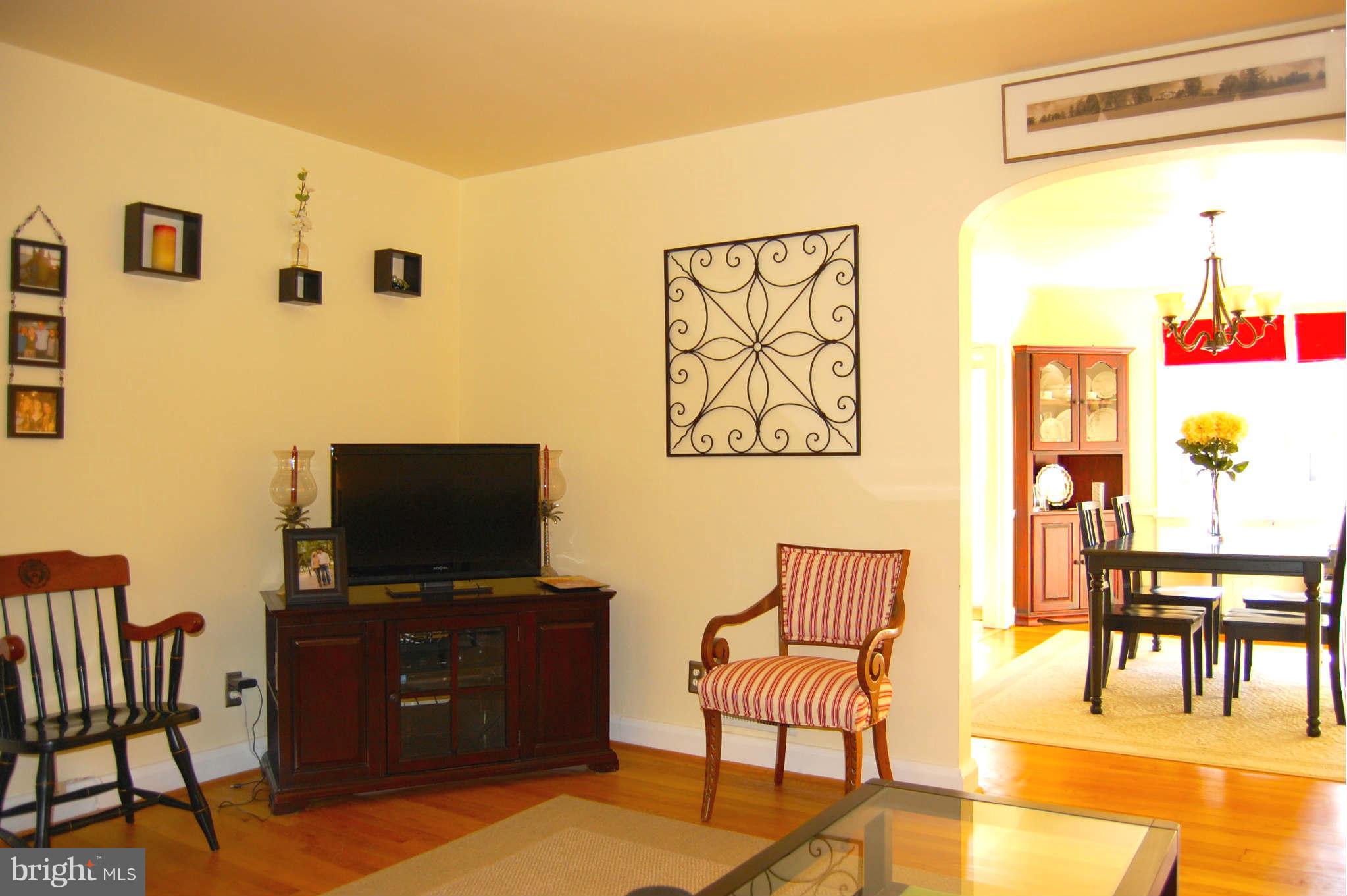 189 Stanmore Road Baltimore, MD 21212 - Photo 6 of 27 Living Room