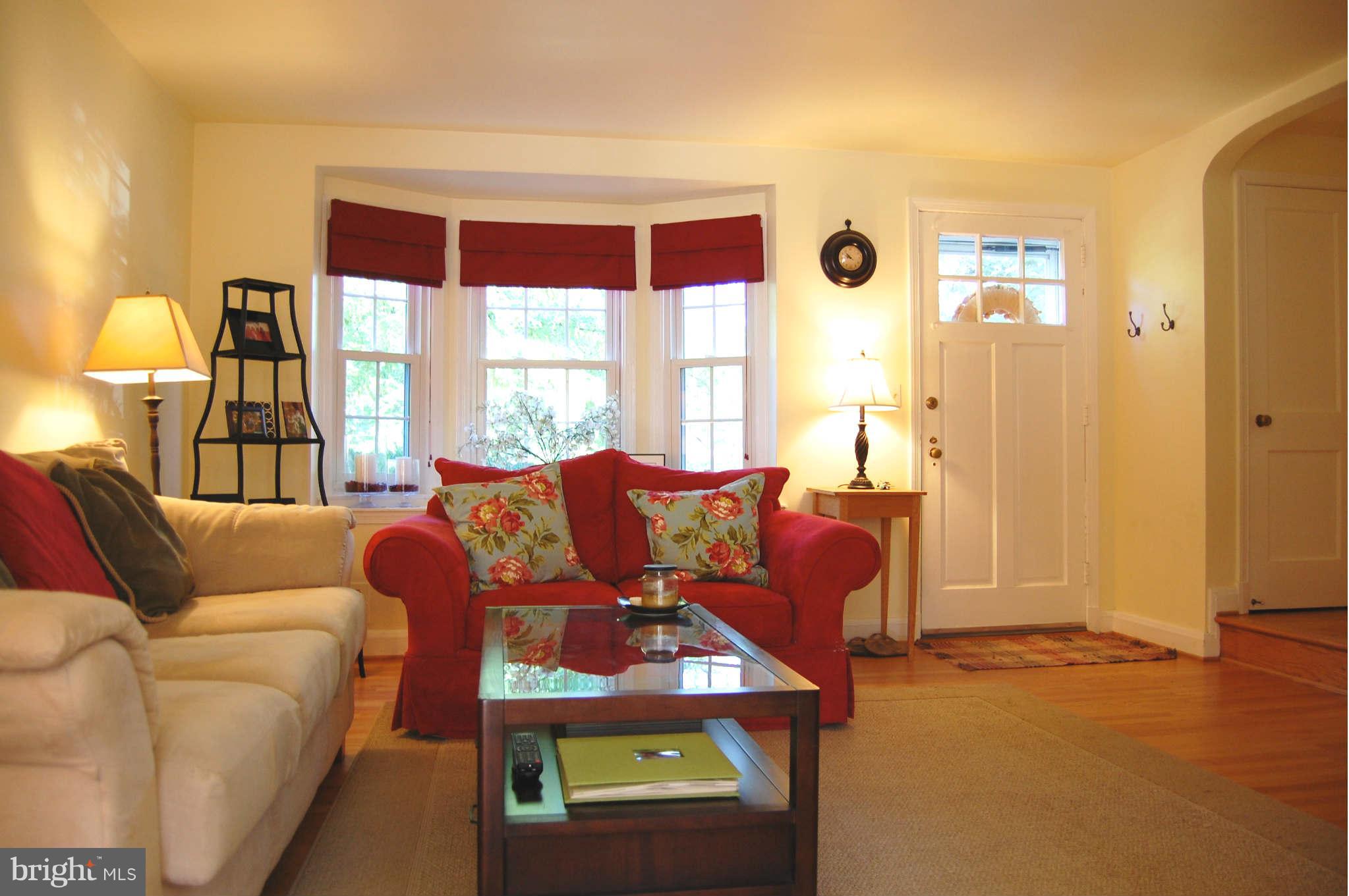 189 Stanmore Road Baltimore, MD 21212 - Photo 7 of 27 Living Room