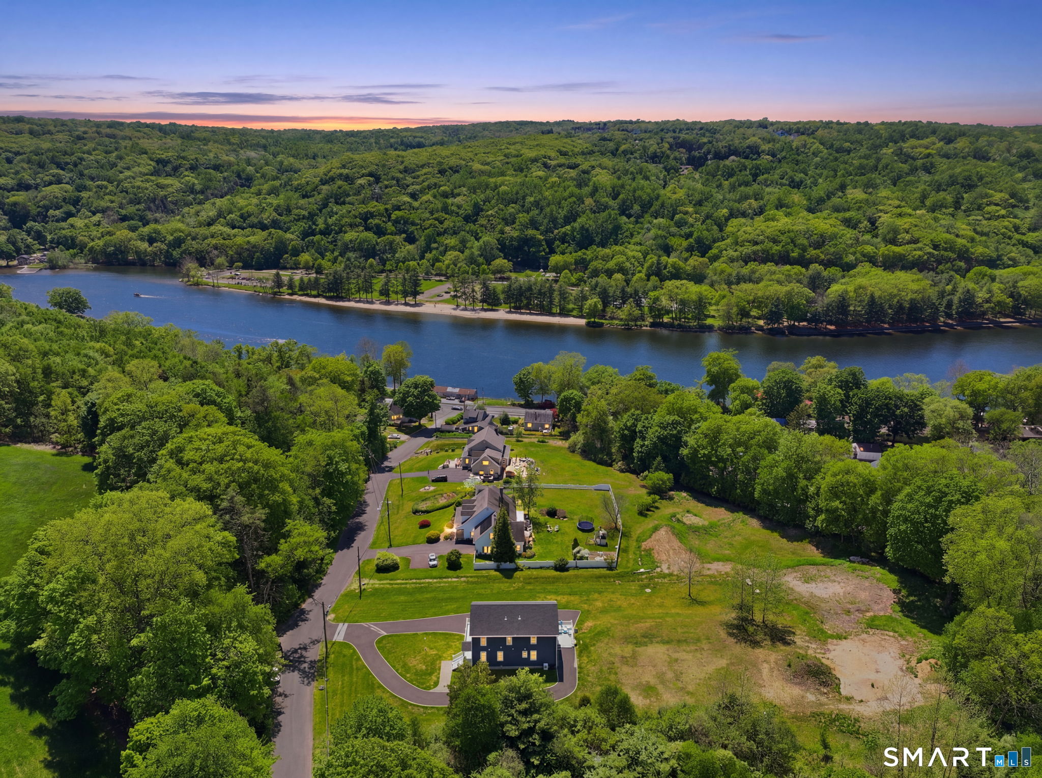 8 Buckingham Road Derby, CT 06418 - Photo 36 of 40