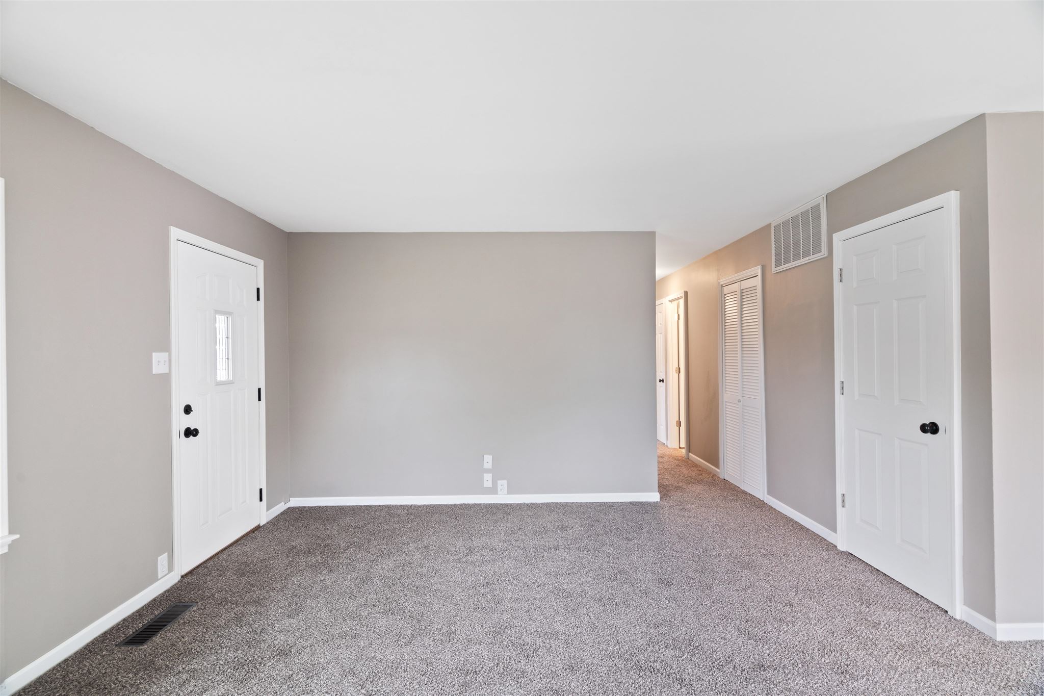 4303 Chadwick Road Evansville, IN 47710 - Photo 3 of 24 Gallery Image 3