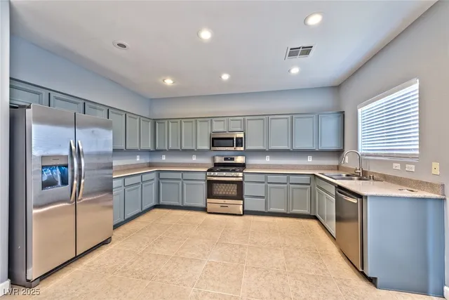 $2,200 | 5555 West Sun Temple Avenue, Las Vegas, NV 89139